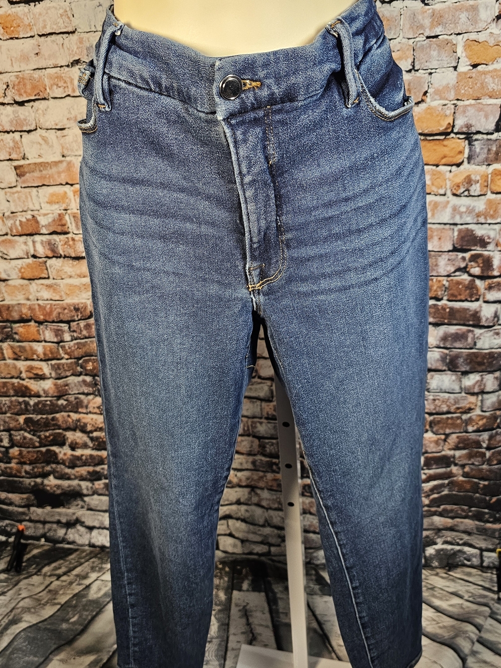 GOOD AMERICAN Cropped Straight Jeans Size 12/31 Medium Wash Premium Denim